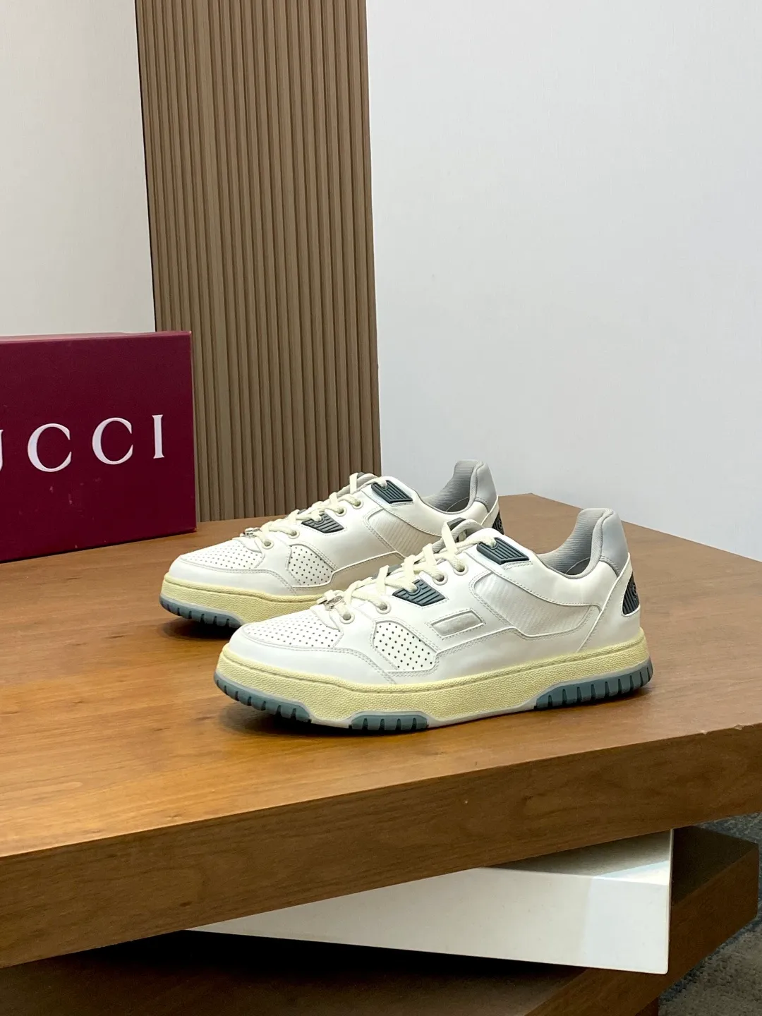 Men's Shoes 💰660 𝐆𝐮𝐜𝐜𝐢 𝐑𝐞-𝐖𝐞𝐛 As the first sneaker created by Sabato De Sarno for Gucci, the Re-Web series reinterprets the brand's classic stripes and sets off the modern silhouette design with bold and unique details. These shoes are crafted from white leather. This new sneaker is ingeniously decorated with many of the brand's classic details, and is equipped with a bright red and green webbing tongue, which will make people fall in love at first sight. White leather treated with a special process for softness and luster, with an embossed grainy texture. Script Gucci logo and interlocking G web label with Interlocking G and script Gucci logo. Rubber outsole with interlocking G detail eyelets. Web tongue. Size: 39-44 (customized for sizes 38 and 45)